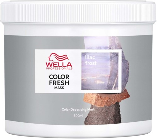 Een witte container van Wella Professionals kleurbeschermer, met paarse en bruine ontwerp elementen.