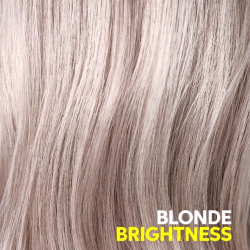 Lähikuva pitkistä, kiiltävistä vaaleista hiuksista. Teksti lukee "BLONDE BRIGHTNESS" keltaisella ja valkoisella.