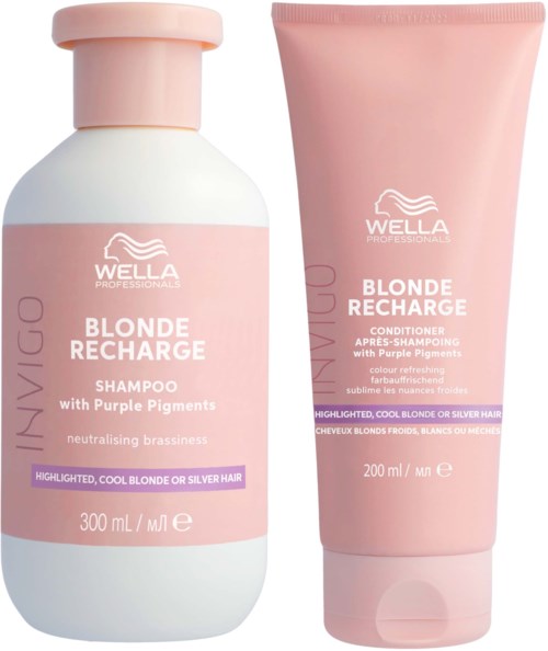 Kaksi vaaleanpunaista hiustuotetta Wella:lta, shampoo ja hoitoaine, hopea- tai vaaleahiuksille. 300 ml ja 200 ml.