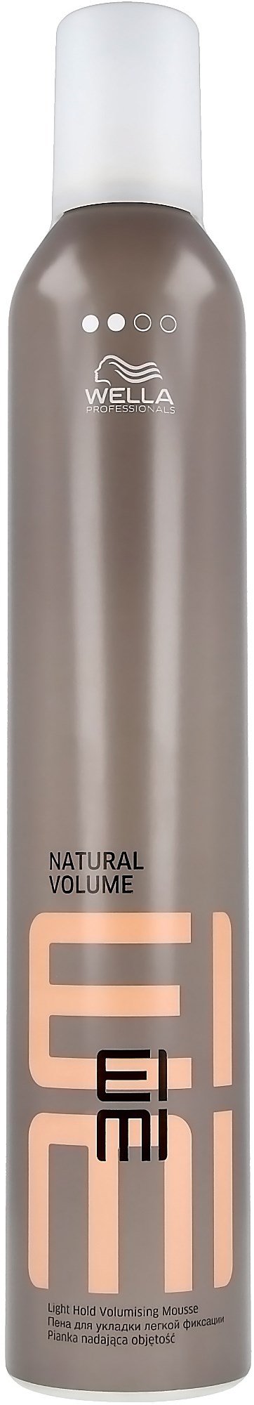 Een lange, cilindervormige sprayfles met een witte dop en een label dat zegt 'Wella' en 'Natural Volume.'