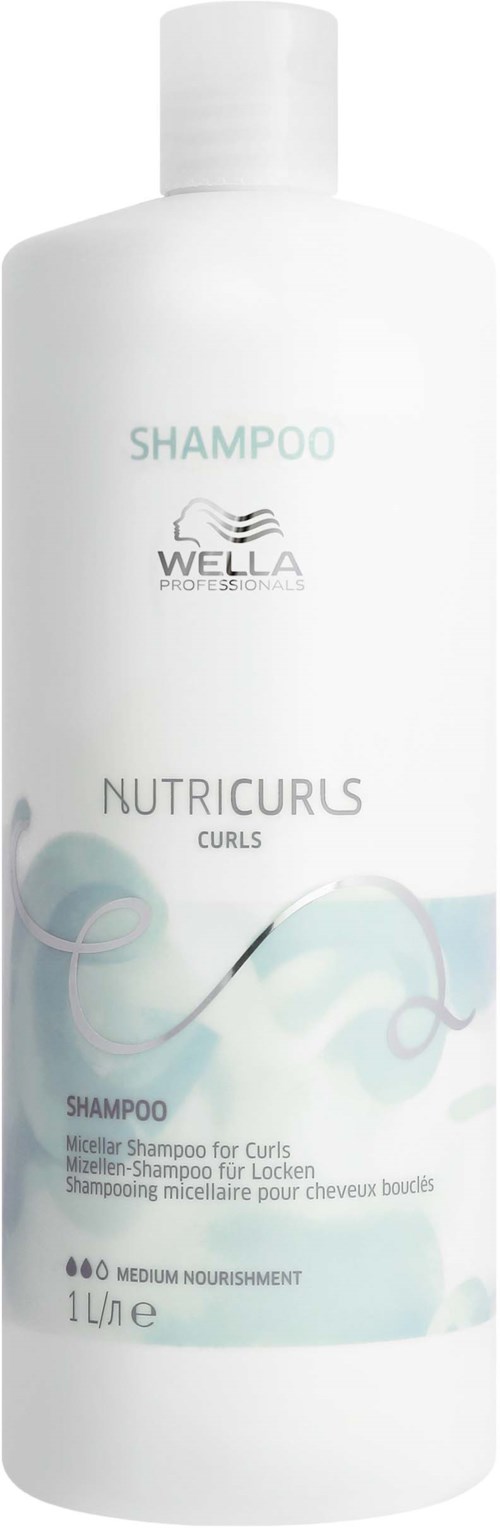 Witte fles met tekst en haarillustratie voor Wella's curls shampoo. Het geeft medium verzorging voor krullend haar.