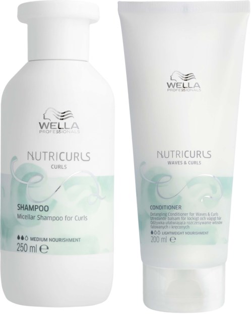 Zwei weiße Haarpflegeflaschen mit dem Label 'NUTRICURLS' für Locken, eine ist Shampoo, die andere Conditioner.