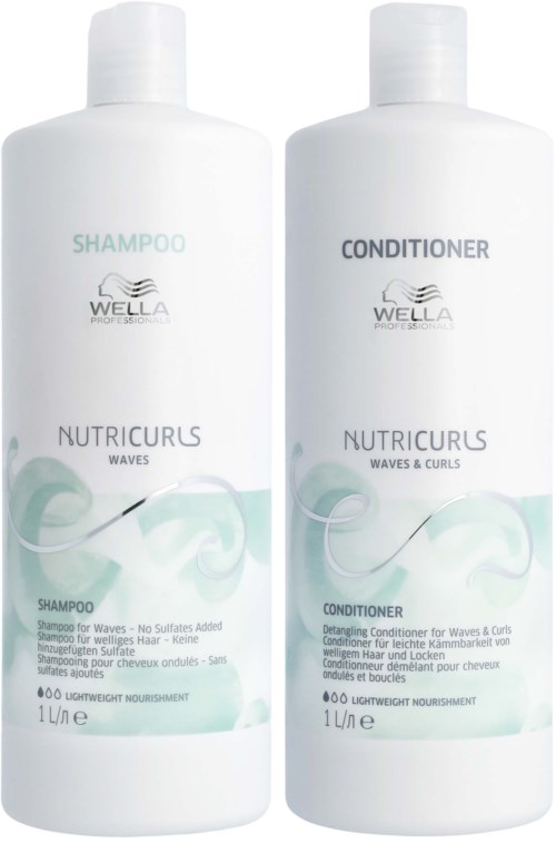 Zwei weiße Flaschen mit Shampoo und Conditioner, schwarzem Text und grünem Wellendesign.
