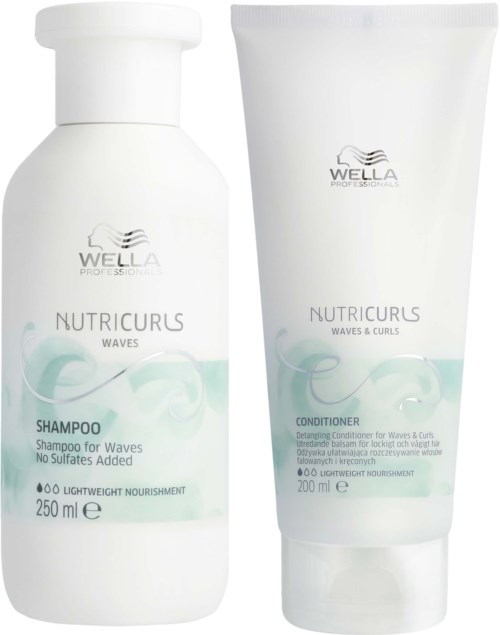Zwei weiße Haarpflegeflaschen von Wella Nutri.Curls, Shampoo und Conditioner, für Wellen und Locken.