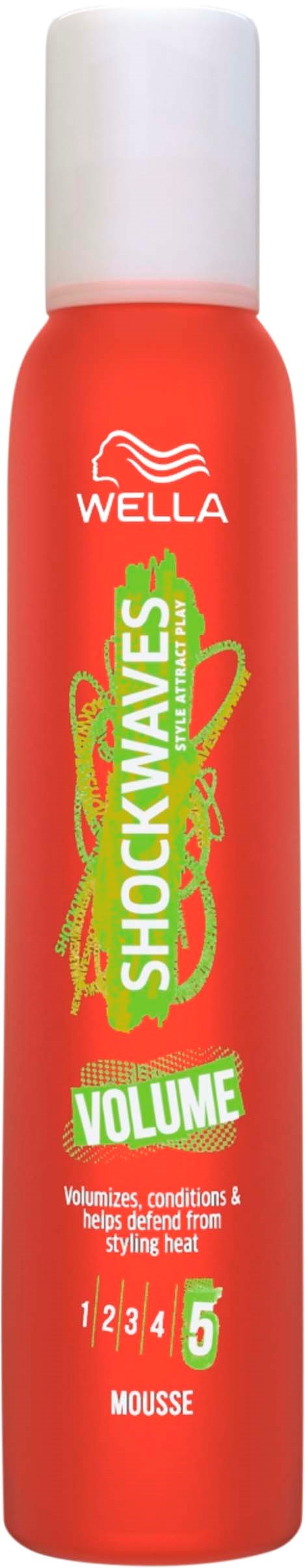 Eine rote Dose Wella Shockwaves Volume Schaumfestiger mit weißem Deckel, zeigt den Produktnamen und Volumenstufen 1 bis 5.