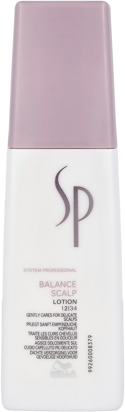 Een witte fles met paarse dop, met label 'SP Balance Scalp Lotion' voor haarverzorging, staand.
