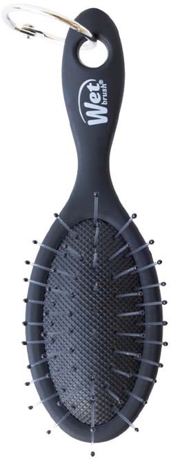 En svart oval hårborste med handtag och en metallring upptill, märkt Wet Brush.