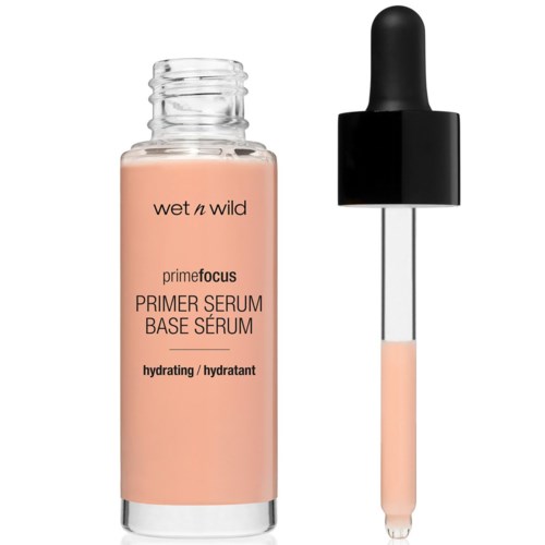 Nestemäinen kosteuttava primeriseeripullo tiputuspipetillä, merkiltään Wet n Wild Prime Focus Primer Serum.
