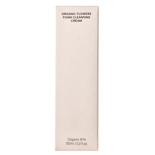 Ein langer, weißer Karton mit schwarzem Text. Es steht "Organic Flowers Foam Cleansing Cream" und die Größe ist 150 ml.