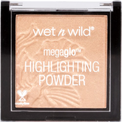 Ett kompakt öppet makeup-fodral med persikofärgad highlighter från Wet n Wild, märkt 'meggalo' och 'highlighting powder'.