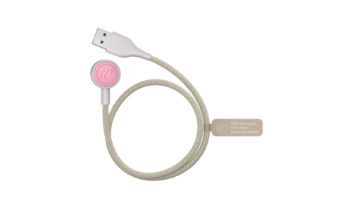 Rundes Gerät mit USB-Stecker, pinker Knopf und kleines Etikett. Sieht aus wie eine Technikkomponente.