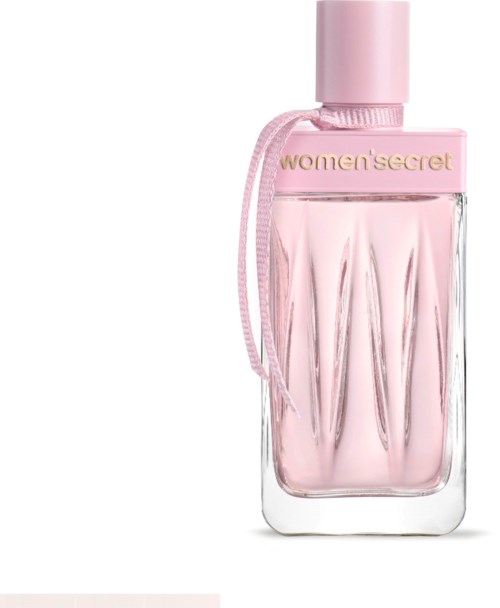 Roze parfumfles met ronde dop en gouden tekst, versierd met een roze lint.