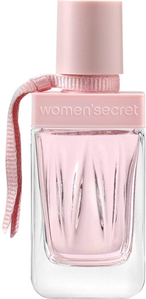 Een roze parfumfles met een zachte roze dop en een roze lint om de hals.