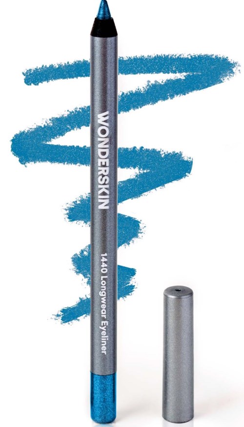 En blå ögonskugga med lock, märkt "WONDERSKIN" och "140 Longwear Eyeliner," med en blå linje nedan.