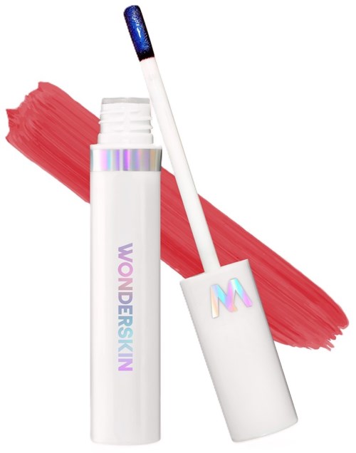 Lippenstift oder Flüssiglippstift mit Schwammapplikator, Halter mit buntem 'Wonderskin'-Logo und rosa-roten Hintergrund.