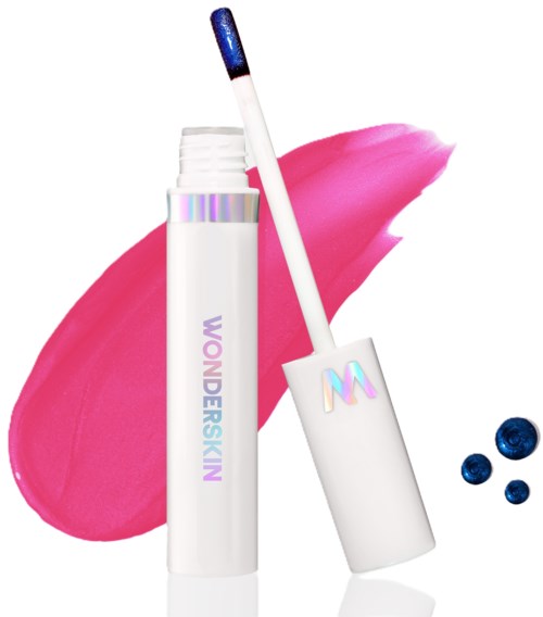 Lippenstift mit Applikator, rosa Hintergrund, kleine blaue Punkte.
