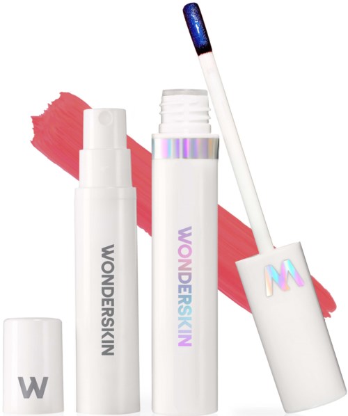 Huidverzorgingsproduct met een witte fles, een kwast met roze lotion en een applicatorstok met een paarse punt.
