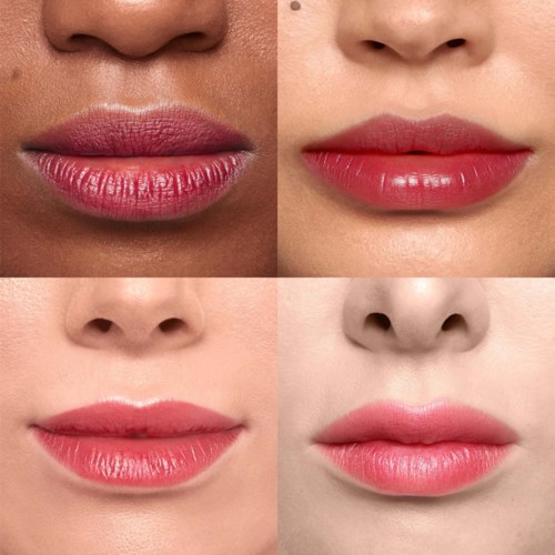 Vier close-up beelden van lippen met verschillende lipstickkleuren en huidtinten.