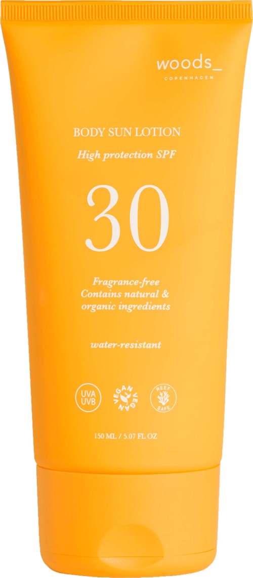 Orangefarbene Lotiontube mit SPF 30, wasserfest, parfumfrei, enthält natürliche Inhaltsstoffe, für Hautschutz.