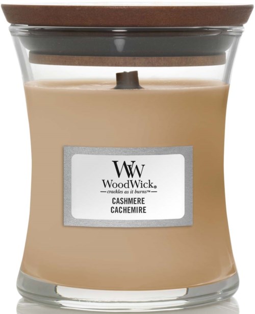 Beige-kynttilä lasipurkissa, jossa musta sydänlanka ja ruskea kansi. Lause 'WoodWick Cashmere Cachemire.'