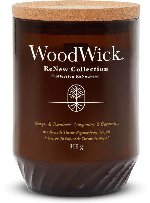 Een bruin kaarsje met een houten deksel, labeled "WoodWick ReNew Collection" met gember, kurkuma en ingrediënten uit Nepal.