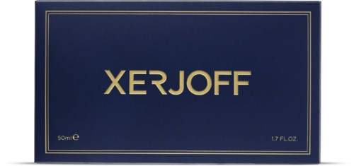 Een donkerblauw doosje met goudkleurige tekst zegt 'XERJOFF'. Het is parfumverpakking met maatekeningen.