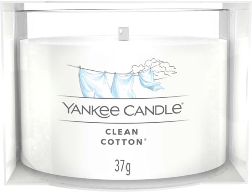 En Yankee Candle Clean Cotton-glasyr med tvätt som hänger på en tvättlina och ett moln. Text visar doft och vikt.