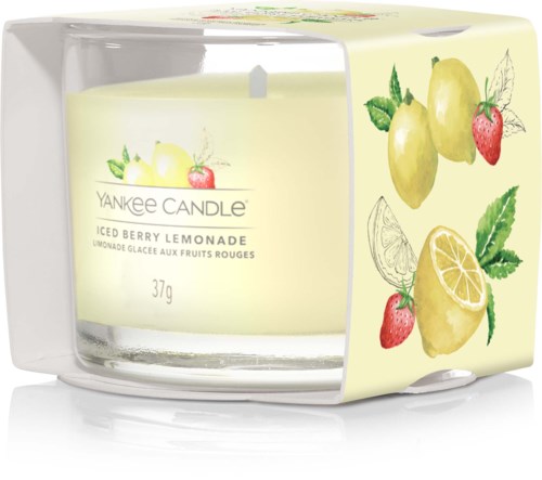En Yankee Candle i eske, smak av sitron og bær, med illustrasjoner av sitroner, jordbær og blader.