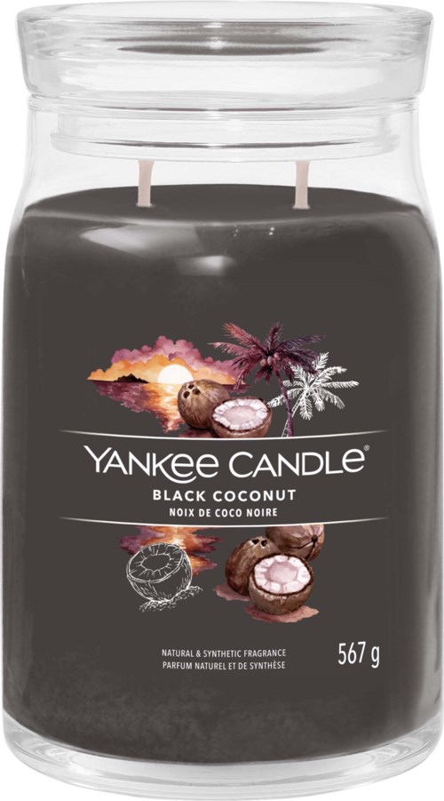 Musta kookostuoksuinen kynttilä kirkkaassa lasipurkissa, merkinnällä 'Yankee Candle' ja 'Black Coconut'.