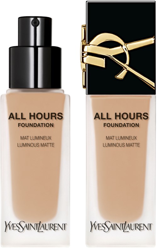 Zwei Foundationsflaschen von Yves Saint Laurent, eine mit schwarzem Deckel und die andere mit schwarzem und goldener Detail.