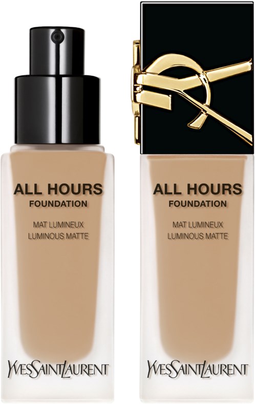 Twee flessen Yves Saint Laurent All Hours Foundation, een met een zwarte dop en de andere met een zwart en gouden dop.