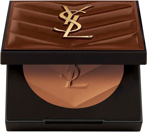Ruskea ja musta YSL-meikkipakkaus, jossa on puuteri ja kullanvärinen logo kannessa.