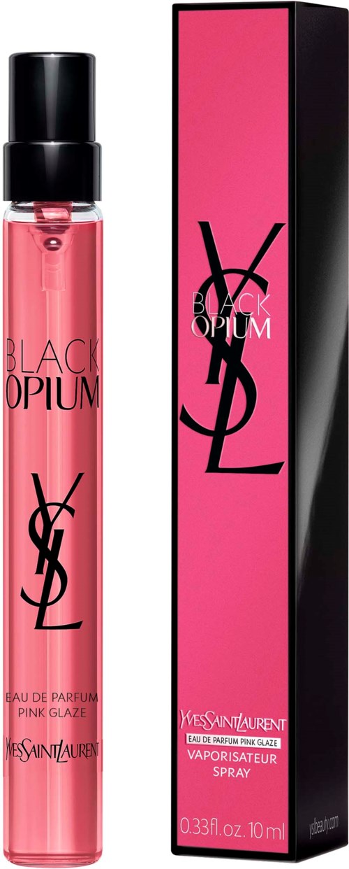 Pink parfymsprayflaske med svart lokk, YSL-logo og eske med rosa og svart design.