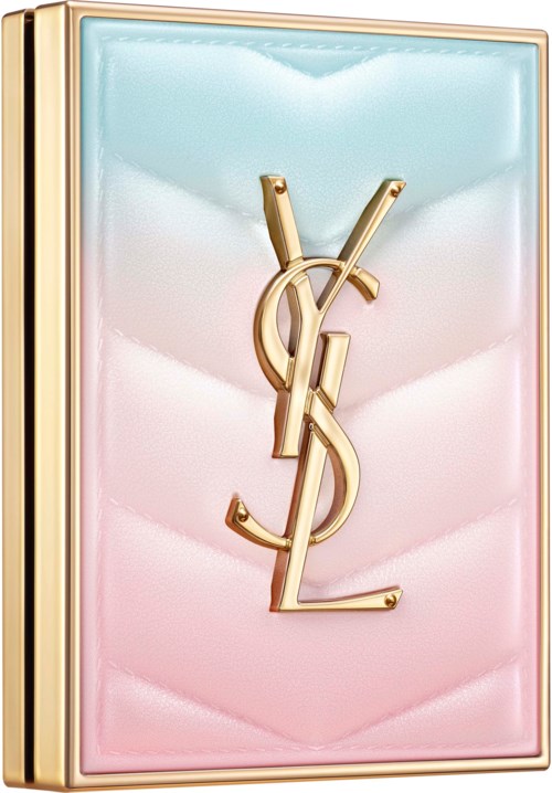Ein pastellfarbener, gepolsterter Hintergrund mit goldenem YSL-Logo in der Mitte. Die Box wirkt luxuriös.