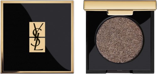 Ett kompakt med svart och guld färg, med Yves Saint Laurent-logga, innehåller glitterögonskugga.