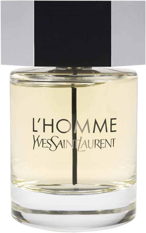 Een parfumfles met label 'L'HOMME YVES SAINT LAURENT' met zwarte dop en doorzichtig glas.