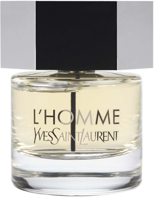 Een parfumbotol met 'L'HOMME YVES SAINT LAURENT' erop, met zwart en grijs deksel, bevat heldere parfum.