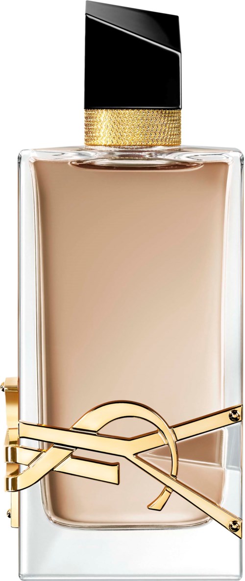 Een parfumfles met zwarte dop, gouden ringdetail en een doorzichtige basis met lichtgekleurde vloeistof.