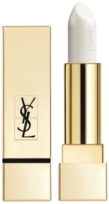 En vit läppstift med guldkapsel och YSL-logga på förpackningen. Läppstiftet är delvis spärrat upp.