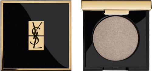 En beige ögonskugga i en svart och guld palett, med Yves Saint Laurent-loggan på locket.