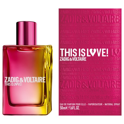 En parfyllflaska i rosa och gult står bredvid en rosa förpackning med parfymens varumärke och slogan.