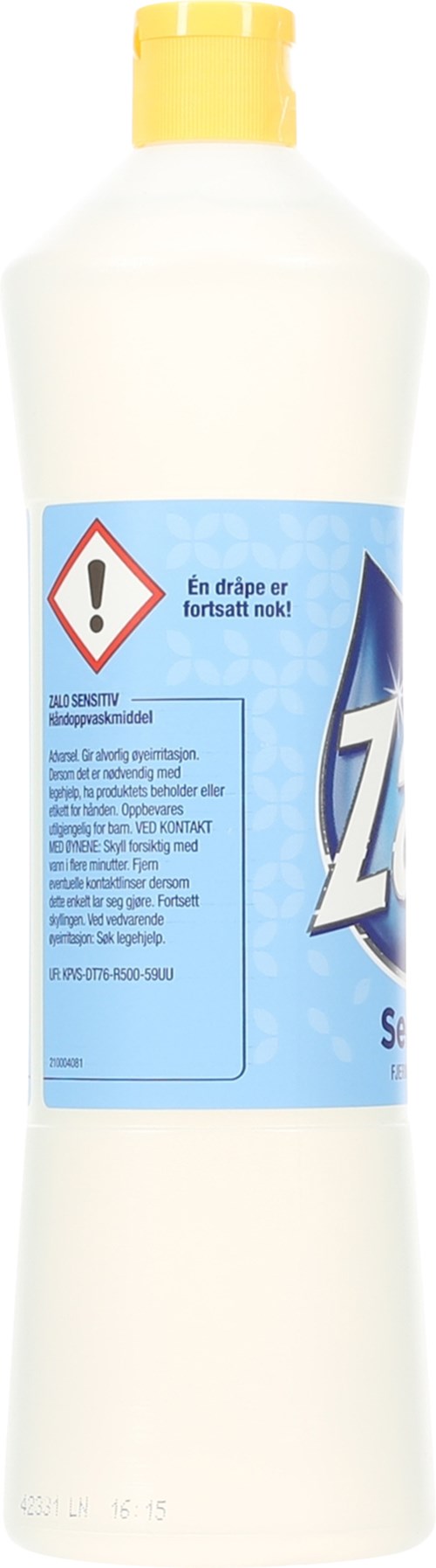 En vit flaska med gul kork, etikett innehåller varningssymbol och text på svenska, troligtvis ett rengöringsmedel.
