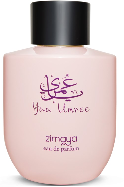 En mjuk rosa parfymflaska med svart lock, visar etiketttext på arabiska och engelska, och doftnamnet 'Zimaya'.