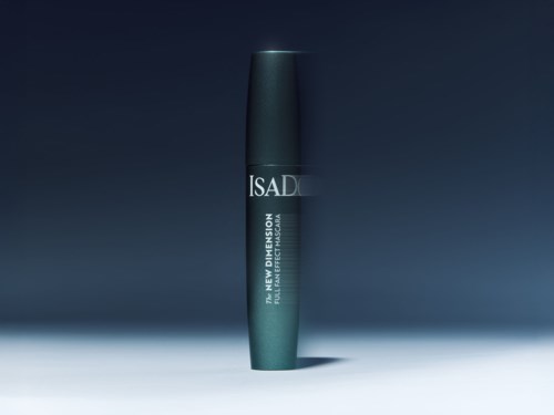 En svart tub står upprätt med text, mot en gradientbakgrund. Det verkar vara en kosmetik- eller hudvårdsprodukt.