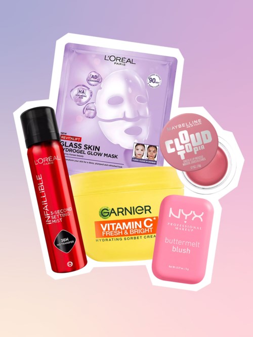 Samling av hudvårds- och makeupprodukter inklusive ansiktsmask, blush, fuktighetskräm, mist och läppbalsam.