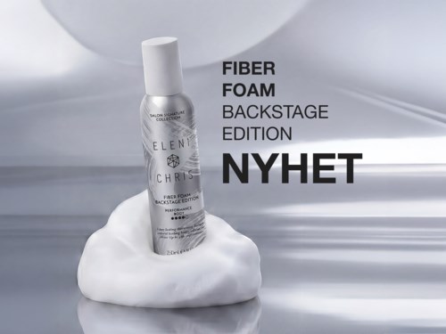 En silverflaska med fiber foam med skum runt basen på en sideny silkeslen bakgrund, annonserar en ny backstage-utgåva.