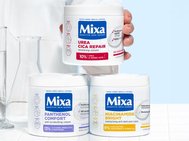 Tre burkar med Mixa-krämer för känslig hud, med etiketter för Urea Cica Repair, Panthenol Comfort och Niacinamide Bright.